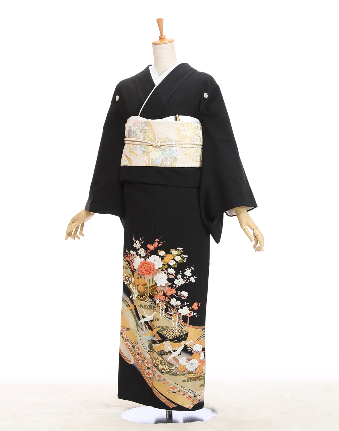 D165 黒留袖　牡丹刺繍　花車　正絹　着物　袷　しつけ糸付き未使用極美品 kuro2】黒留袖レンタル□正絹□御所車に赤白の牡丹に菊や桜がにぎやか