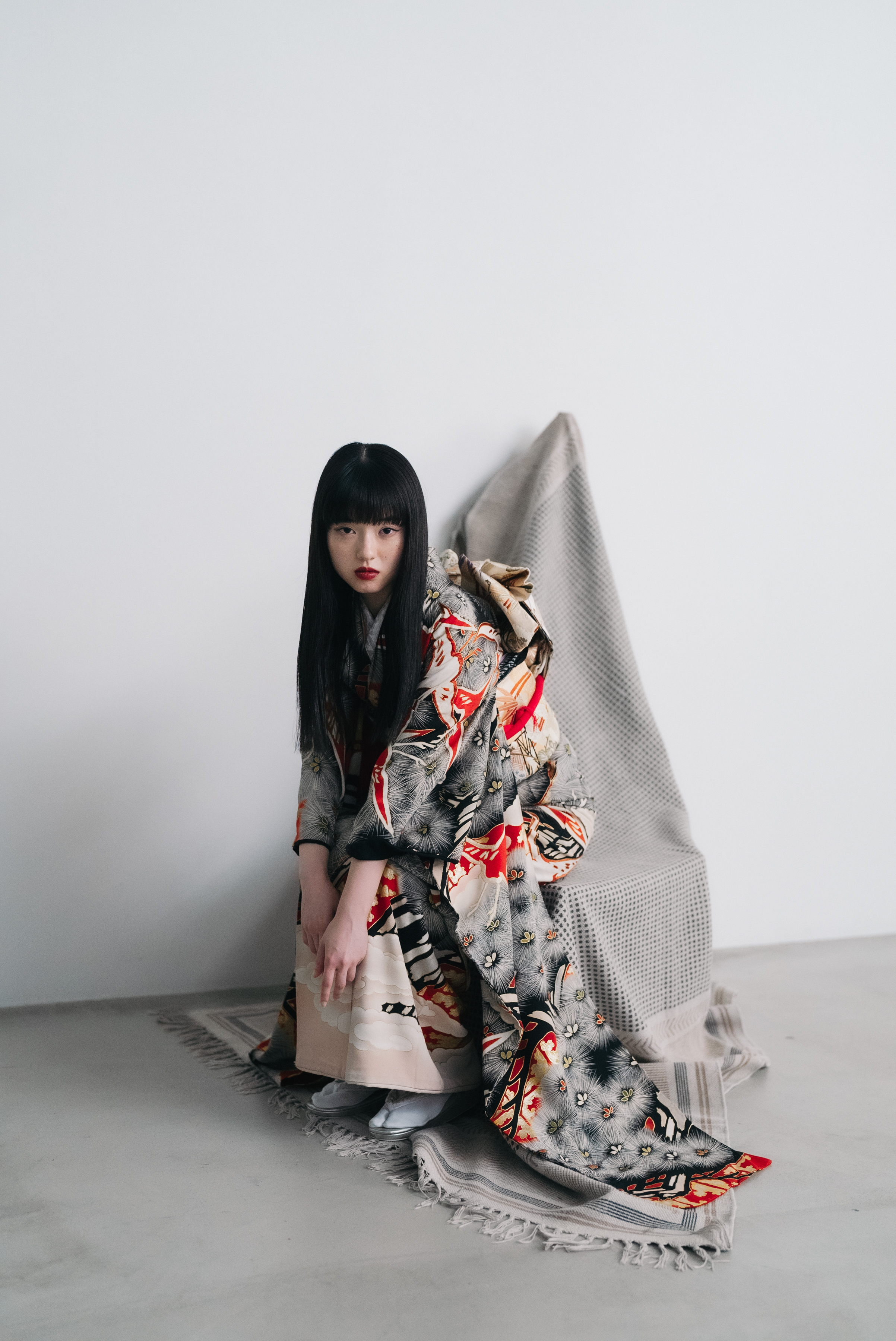 ★専用★美品 振袖 赤 飛鶴 松 刺繍 金彩加工 身丈164cm フォーマル 楽天市場】【新品】 振袖 着物 正絹 袷 刺繍 金彩加工 赤 椿 桜