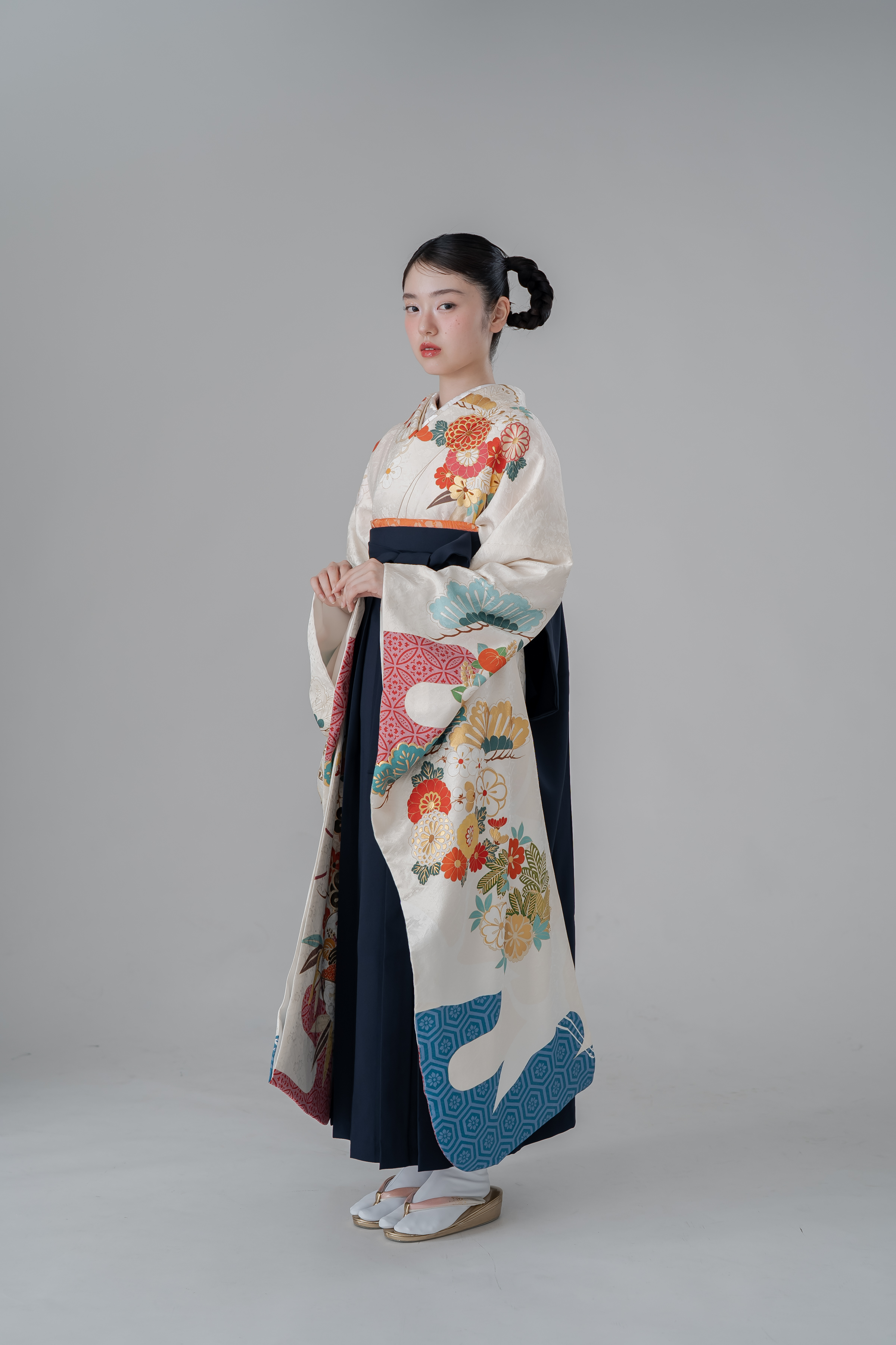 袴0009 青藤と牡丹の吉祥尽くし 袴：紺｜ル・クローゼット