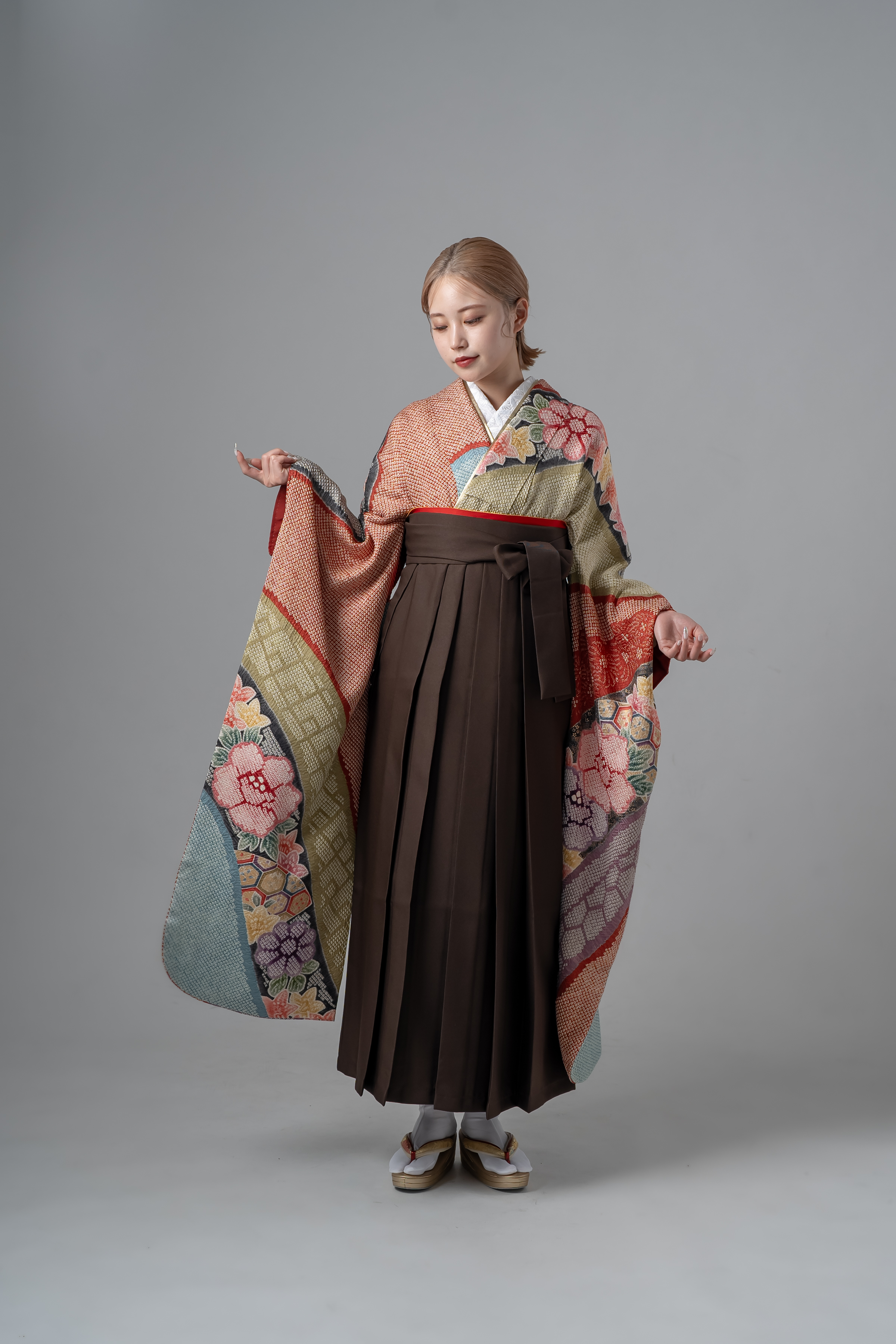 袴0045 総絞り吉兆花模様 袴：茶｜ル・クローゼット